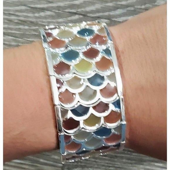 Silver mermaid scale bangle bracelet - Picture 2 of 3